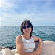 Profesora de filosofía apta para todas las edades y cursos.